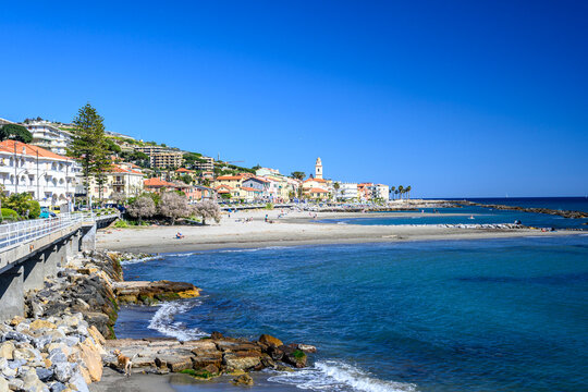 Imperia, panorami e porto, lungomare, Liguria