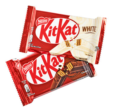 Nestl&eacute; kitkat white and dark chocolate bars