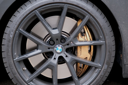 BMW Leichtmetall Auto Felge mit BMW Logo und Dunlop Bereifung, Z&uuml;rich 12 April 2026