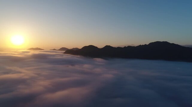 雲海と朝日と浅間山と美ヶ原などの山並みの1回転パノラマ