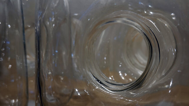 mundgeblasenes Glas bildet abstrakte Formen - moundblown glass forming abstract perspectives