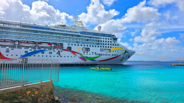 NCL Norwegian Dawn at Kralendijk Bonaire Caribbean island in the Leeward Antilles and a municipality of the Netherlands. 03.01.26