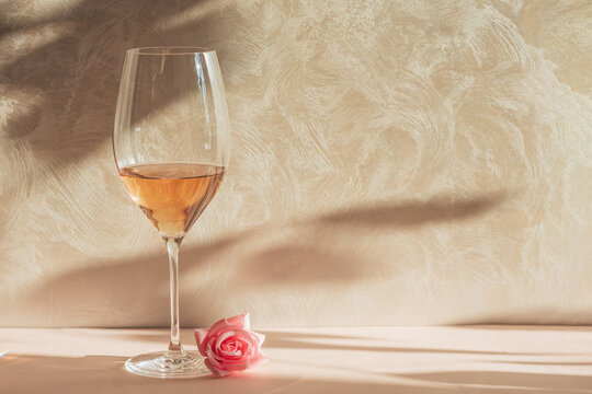 Rose Wine Glass with Pink Roses