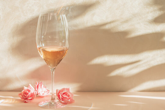 Rose Wine Glass with Pink Roses