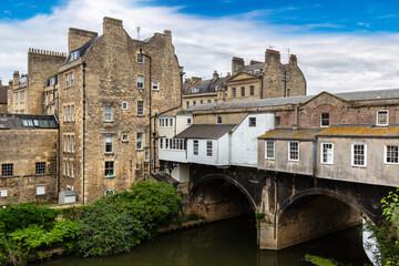 Fototapeta premium Pulteney Bridge over River Avon in Bath, Somerset, England, UK