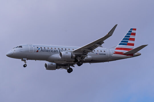 DFW Intl. Airport 2-21-2021 Grapevine TX USAAmerican Eagle Embraer ERJ-175 N285NN operated by Envoy Air arrival into Dallas Ft. Worth International Airport