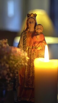 Virgen del Carmen con Ni&ntilde;o Jes&uacute;s y veladora 