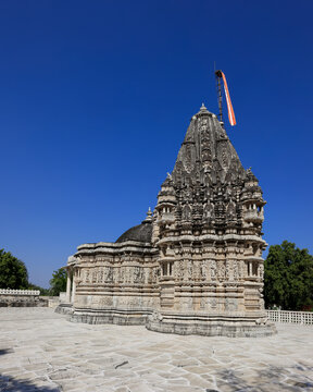 Ranakpur Jain temple architecture under blue sky in Rajasthan