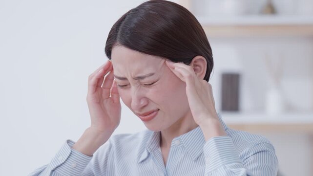 頭痛の女性