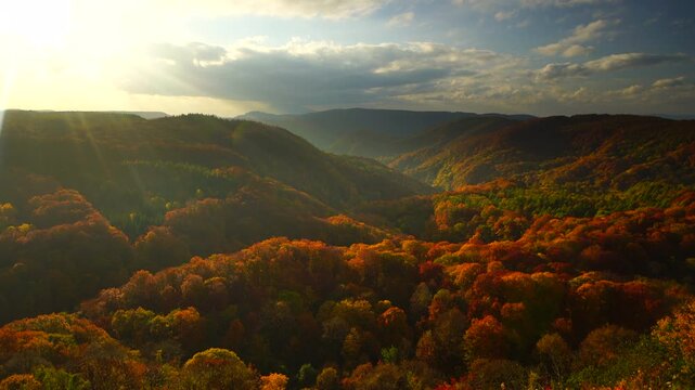 城ヶ倉大橋から望む城ヶ倉渓谷の紅葉と夕日