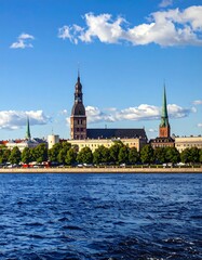 Fototapeta premium A serene cityscape with a large body of water and historic buildings
