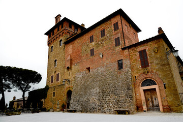 Obraz premium Palazzo Massaini, affacciato sulla Val d’Orcia, a pochi passi dal pittoresco borgo di Pienza,. dimora storica con un bel giardino all'Italiana. Provincia di Siena, Toscana, Italia