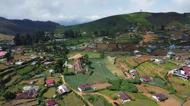 Cinematic Beautiful Aerial View of a Countryside Village, Shanthipura, Sri Lanka | Highest Village, Forward Drone Shot with Rising Gimbal & Mountain View