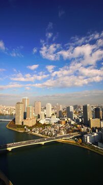 明石町から望む佃のマンション群と隅田川と佃大橋と船の夕景