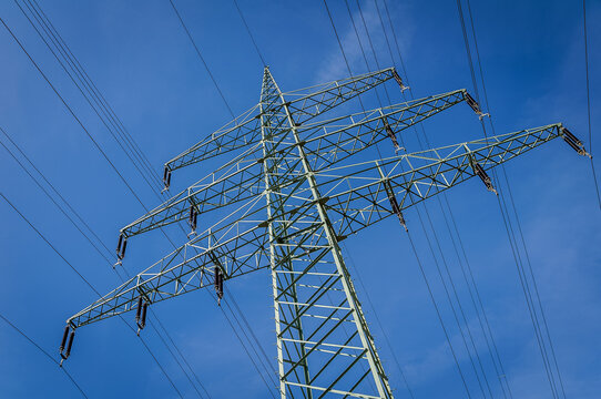 Hochspannungsfreileitungsmast f&uuml;r Strom - Energiekrise Deutschland