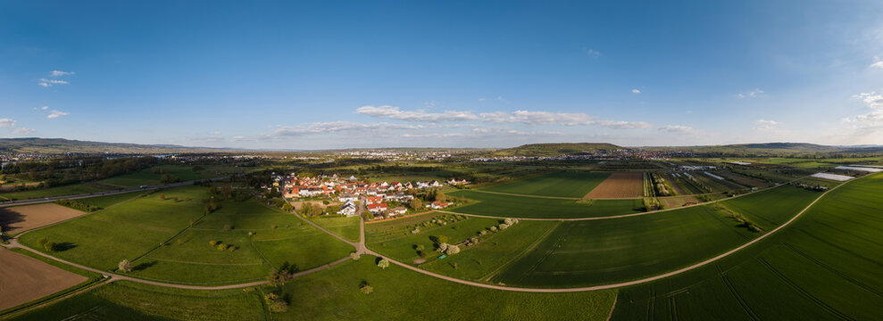 Panorama Sporkenheim mit Feldern und Westerberg