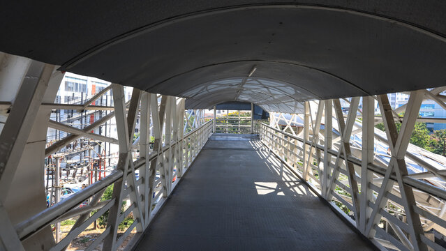 Empty pedestrian overpass bridge walkway in city