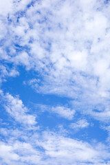 Naklejka premium blue sky with white clouds