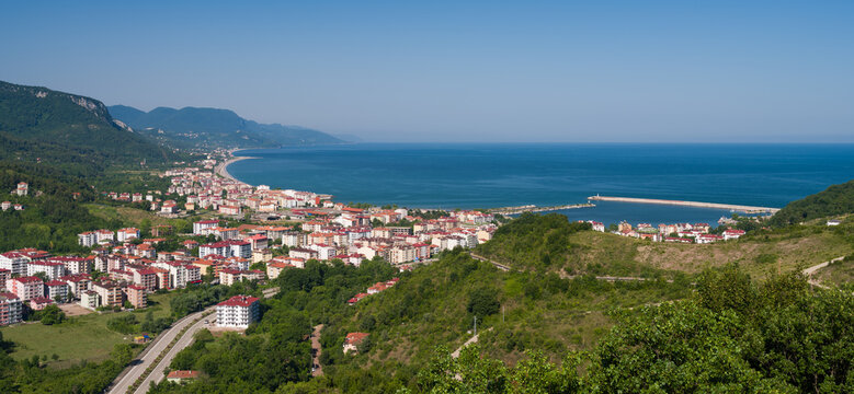 Cide is a touristy coastal town. It's located on the Black Sea coast. Kastamonu province, T&uuml;rkiye