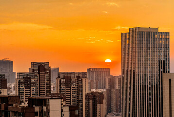 Obraz premium city skyline in sunrise