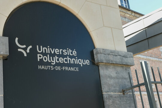 University sign on a stone and brick facade in Valenciennes showing the identity of Universit&eacute; Polytechnique Hauts de France.