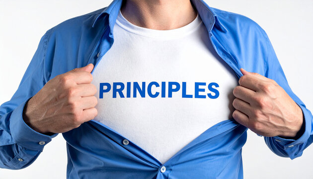 Principles - Ein Mann öffnet sein Hemd und zeigt sein TShirt