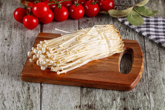 Raw organic fresh enoki mushrooms