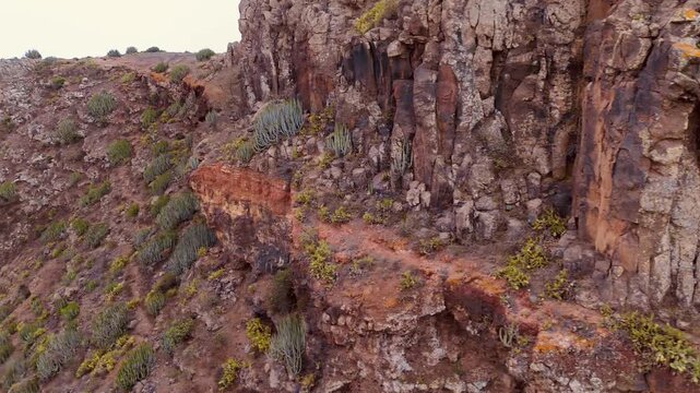 Roque del Conde is a famous 1000-metre flat-topped volcanic peak in the south of Tenerife.