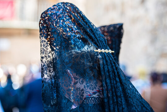 Procesiones de Semana Santa en C&aacute;ceres, Espa&ntilde;a a la luz del d&iacute;a, tradici&oacute;n y sentimiento