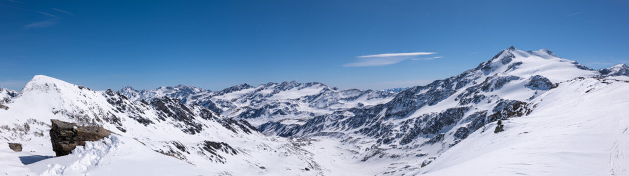 Winterpanorama von der Eisseespitze Richtung Martelltal