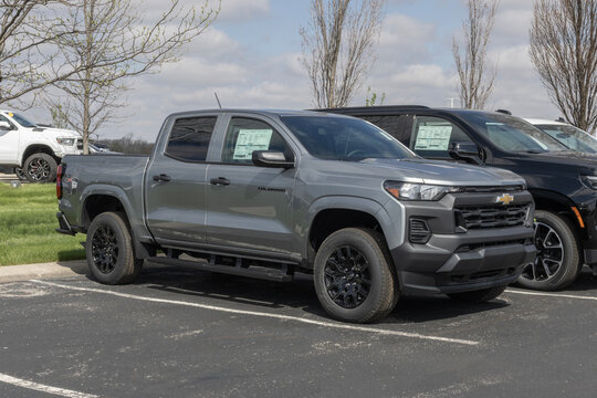 Chevrolet Colorado 4WD WT Crew Cab truck display. Chevy offers the Colorado with a 2.7L TurboMax 4-Cylinder engine. MY:2026