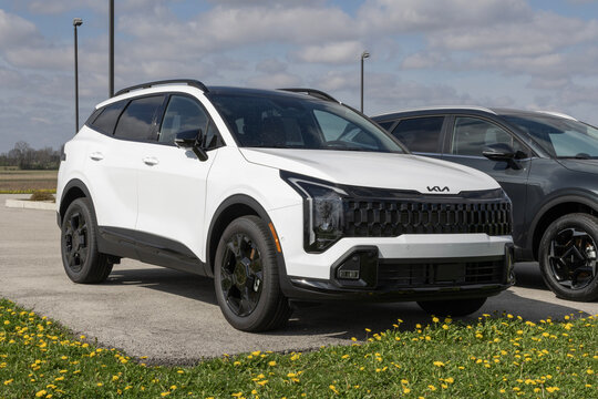 Kia Sportage X-Line AWD SUV display. Kia offers the Sportage with a 2.5L Direct Injection 4-Cylinder engine. MY:2026