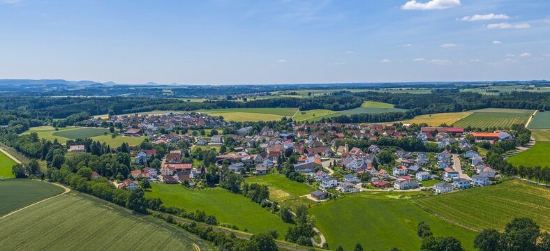 Ausblick ins Obere Jagsttal rund um den Stausee Rainau-Buch im Ostalbkreis im Sommer