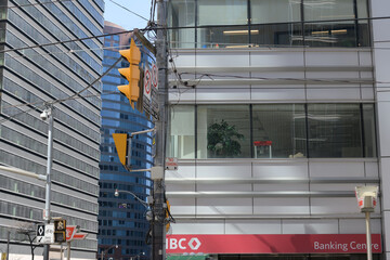 Naklejka premium exterior building and sign of CIBC Branch with ATM, a bank branch, located at 100 University Av (at King St W), Toronto