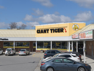 Naklejka premium wide view of Giant Tiger, a department store, located at 682 Kennedy Rd (Kennedy Park Plaza), Scarborough, Toronto