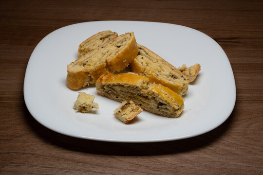 Soft handmade biscuits filled with kiwi jam.
