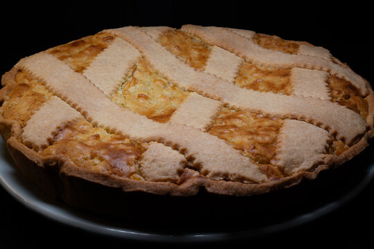 Typical Easter sweets in Campania: sweet rice pastiera
