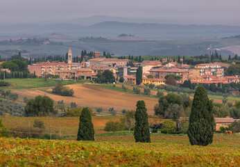Obraz premium San Quirico d'Orcia town in Tuscany landscape, Italy.