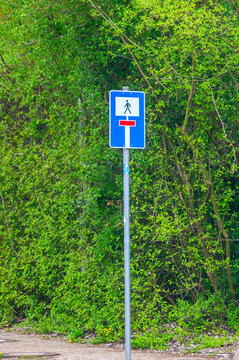 Pedestrian crossing sign with red bar indicates no entry for pedestrians