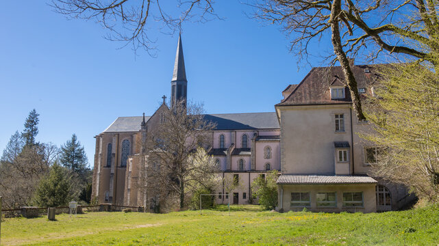 L'abbaye Sainte-Marie-de-la-Pierre-qui-Vire situ&eacute;e sur le territoire de la commune de Saint-L&eacute;ger-Vauban, dans le d&eacute;partement de l'Yonne, est une abbaye b&eacute;n&eacute;dictine dans le Morvan en France