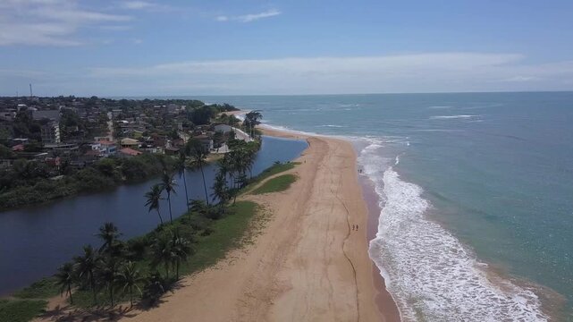Praia de Carapebus e a Lagoa de Carapebus, Serra, Esp&iacute;rito Santo, Brasil.