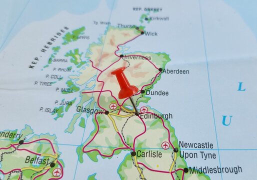 View of Edinburgh, Capital city of Scotland, UK, on a geographical map of Europa, marked with red push pin