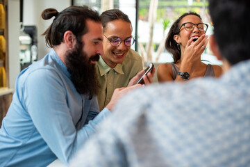 Obraz premium Joyful friends sharing laughter together.