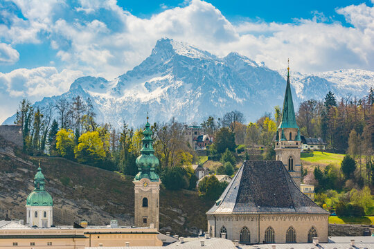 Salzburg mit Salzburger Hochthron im Fr&uuml;hling