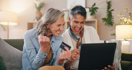 Fototapeta premium Friends, excited women and laptop with credit card, online discount or holiday planning in home. Mature, female people and celebration with website, payment and savings for ecommerce or promo