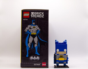 Naklejka premium Bologna - Italy - April 14, 2026: Assembled Lego Batman brickheadz toy figure standing next to its original packaging box on a white background.