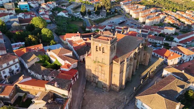 Drone orbiting freixo de espada a cinta church