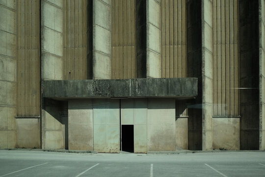 silos en b&eacute;ton d'une cimenterie