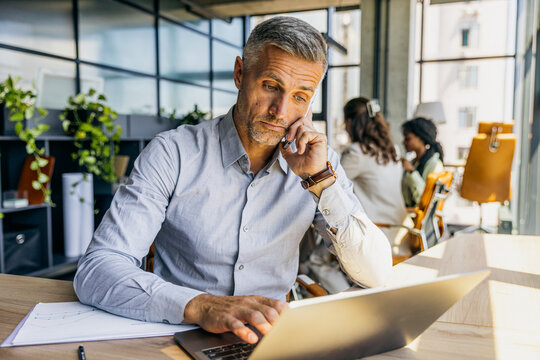 Open office environment supports decisive team coordination