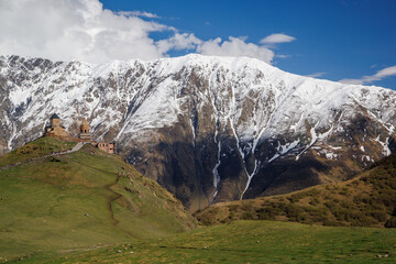 Obraz na płótnie Canvas Snow covered mountains under blue sky